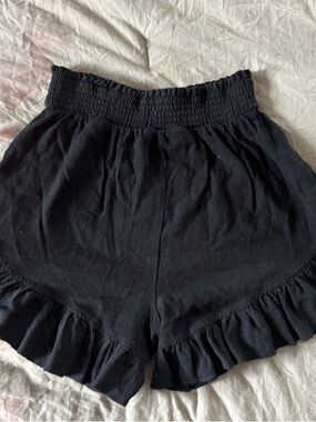 LA MIEL Black Ruffle Hem Women's Shorts